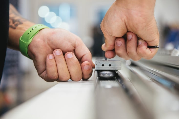How to solve misalignment and parallelism errors in linear movement
